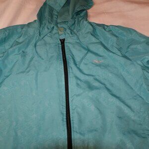 Lightweight Fully lined Size XL by Everlast Pockets on side